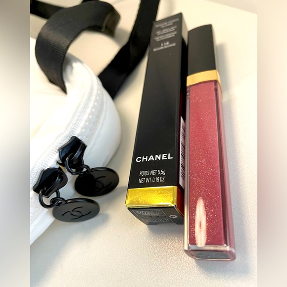 Chanel cosmetic bag and make up - Picture 3 of 6